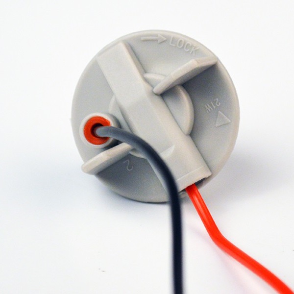 Válido para reemplazar conectores dañados, quemados y rotos por el tiempo el calor y el uso También puede ser válido para alargar un poco el conector